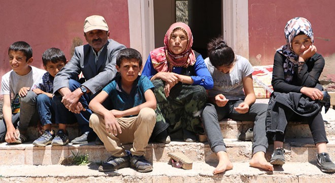 Evleri çöken aile, okulun lojmanına yerleşti