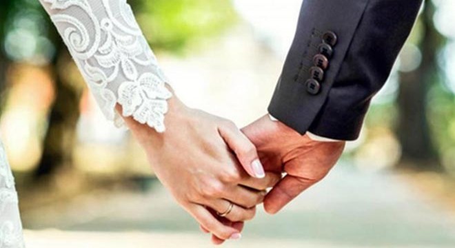 Evli çift, bıçaklı kavgada birbirini yaraladı