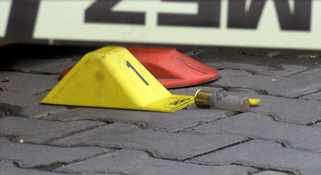 Eyüpsultan'da AVM önünde silahlı saldırı