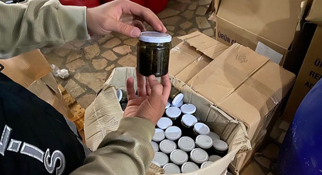 Eyüpsultan'da kaçak cinsel içerikli ürün operasyonu