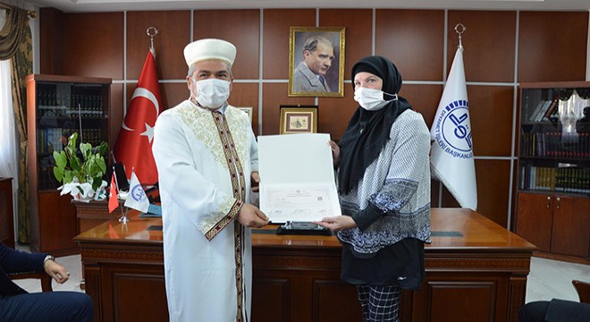 Ezan sesinden etkilenen ABD'li anne ve oğlu, Müslüman oldu