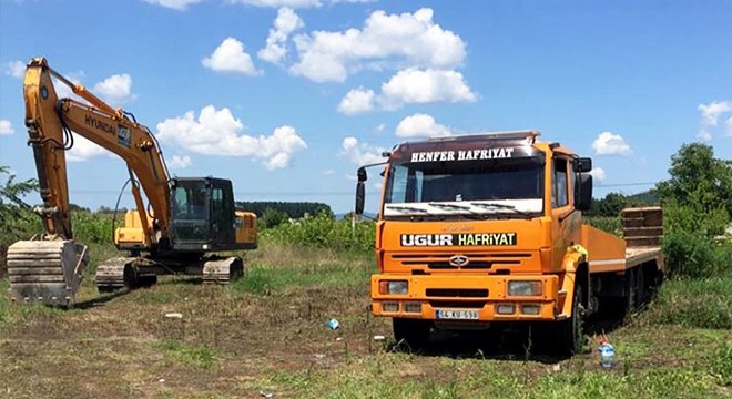 Fabrika inşaatını talan ederken suçüstü yakalandılar