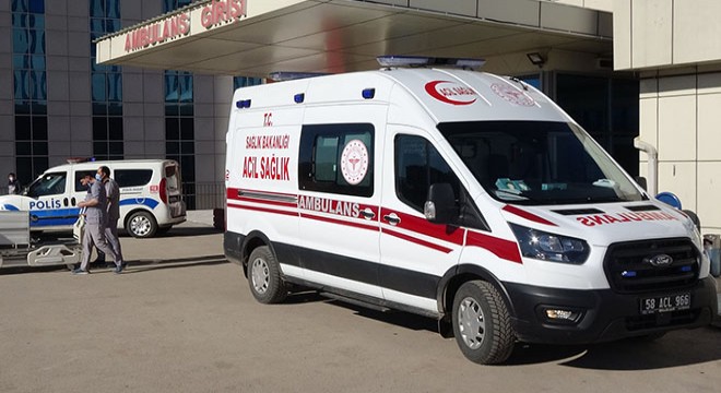 Fabrikada başına demir parçası saplanan işçi, ağır yaralandı