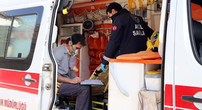 Fabrikada çıkan yangında 12 işçi dumandan etkilendi