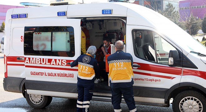 Fabrikada çıkan yangında 17 işçi dumandan etkilendi