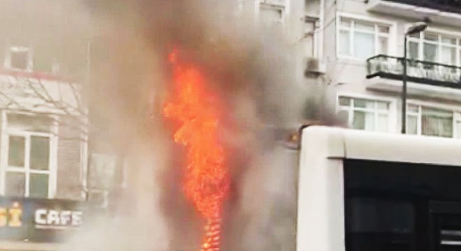 Fatih'te halk otobüsü yandı