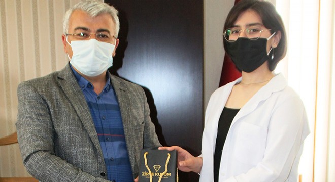 Fatma Nur'a Kaymakam Yiğit'ten ödül