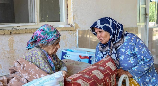 Fatma teyzenin yanan evini Demet Akalın yaptırıyor