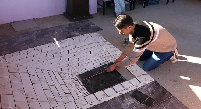 Fayans ustası mesleğini sanata çevirdi