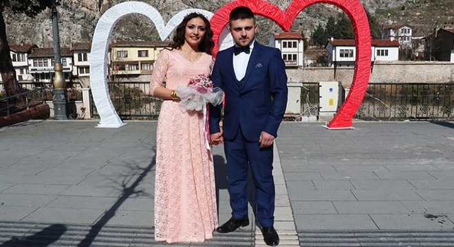 Ferhat ile Şirin Festivali'nde 5 çiftin nikahı kıyıldı