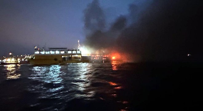 Feribot yangını; 30 yolcu dumandan etkilendi
