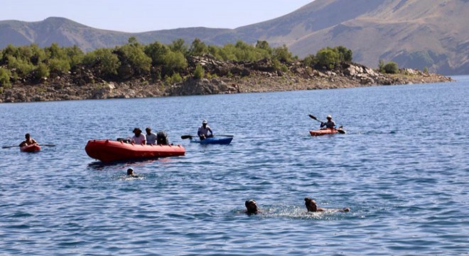 Festival kapsamında Nemrut Krater Gölü nde yüzdüler