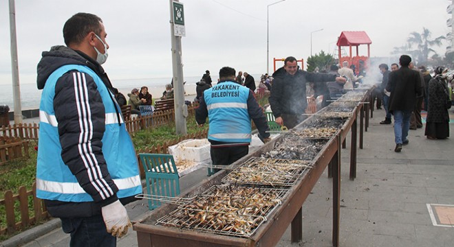 Festivalde 2 ton hamsi, 2 saatte tüketildi