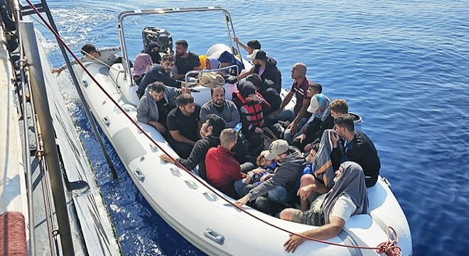 Fethiye'de 26 kaçak göçmen kurtarıldı