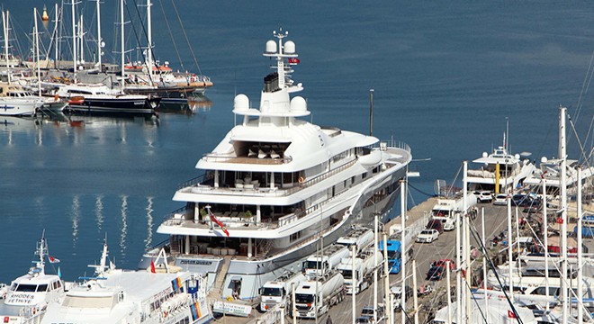 Fethiye'ye gelen lüks yat 'Mayan Queen' 230 bin litre yakıt aldı
