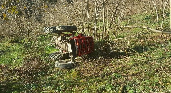 Devrilen traktörün altında kalarak öldü