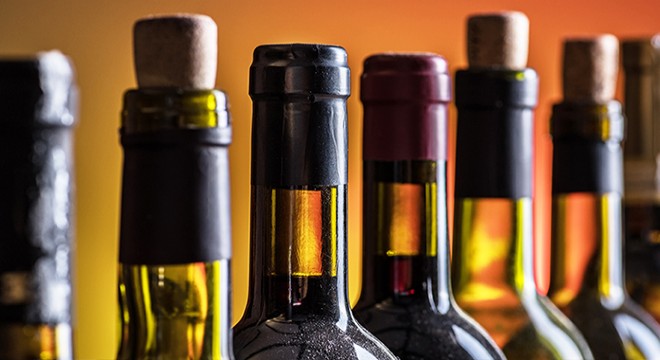 Finike'de 10 litre sahte alkol ele geçirildi