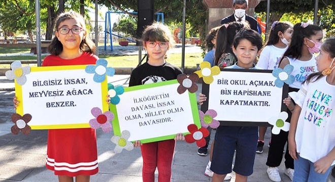 Finike'de İlköğretim Haftası kutlandı