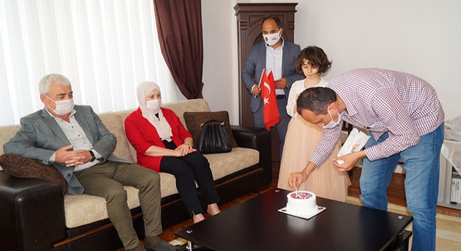 Finike'de çocuklara doğum günü sürprizi
