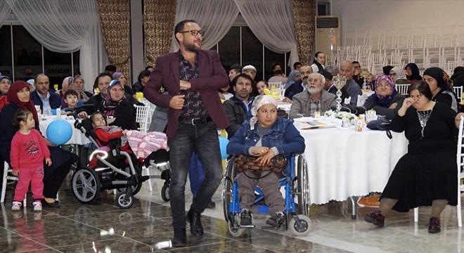 Finike'de engellilere moral gecesi