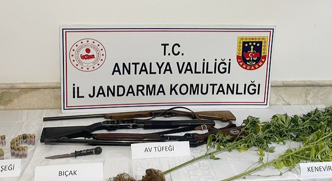 Finike'de eve uyuşturucu baskını