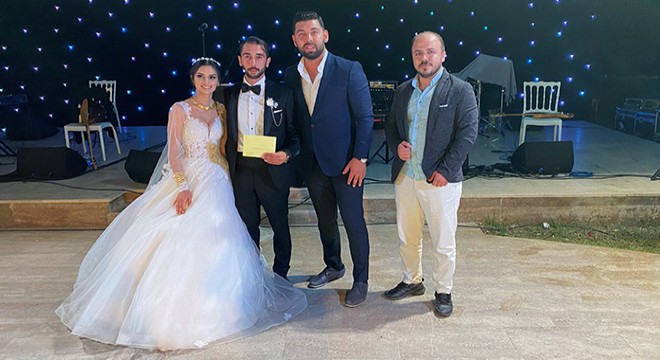 Finike'de evlenen çifte kripto para takıldı