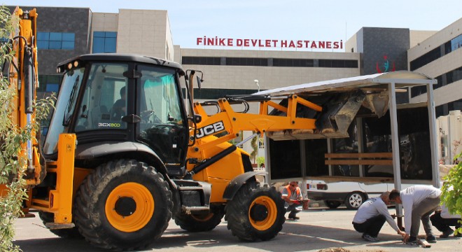 Finike'de hastanenin durak sorunu çözüldü