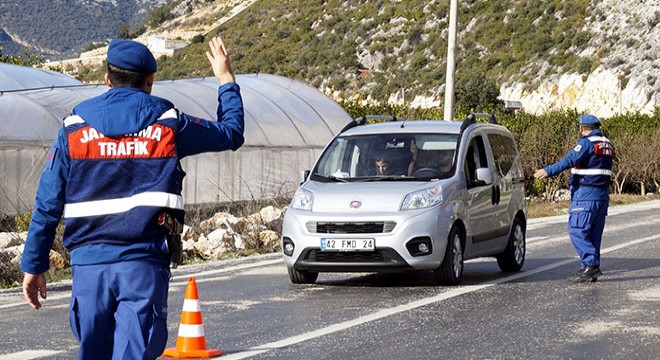 Finike'de helikopter destekli trafik denetimi