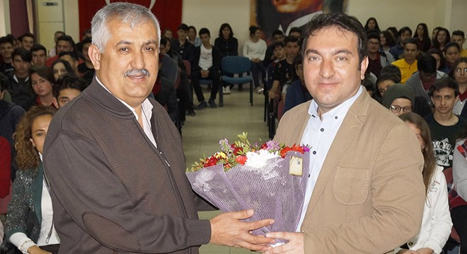 Finike'de öğrencilere 'kitap' konferansı