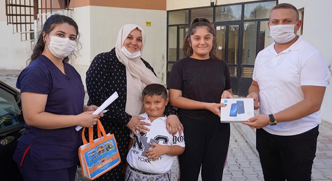 Finike'de öğrencilere tablet