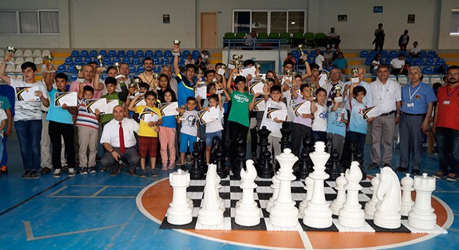 Finike'de satranç ve mangala turnuvası