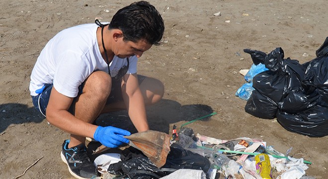 Finike sahilinde çevre temizliği