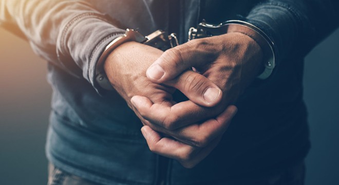 Firari cinayet şüphelisi, saklandığı ahırda yakalandı