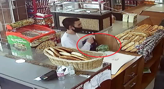 Fırındaki sadaka kutusunu böyle çaldı