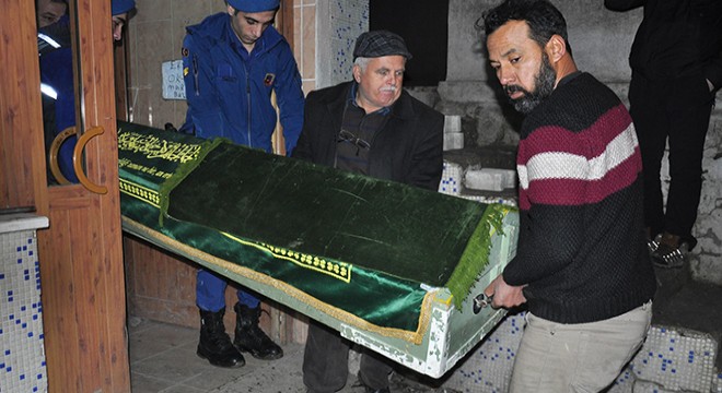 Fırının banyosunda ısınmak için yaktığı ateş sonu oldu