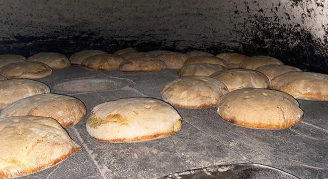 Fırınlarda ekmek pişirip, depremzedelere gönderiyorlar
