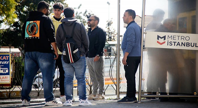 Fırsatçılar İstanbulkartı turiste iki katına satıyor