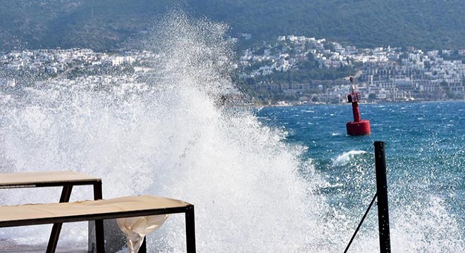 Fırtına nedeniyle göçmenler sınır kapılarına yöneldi