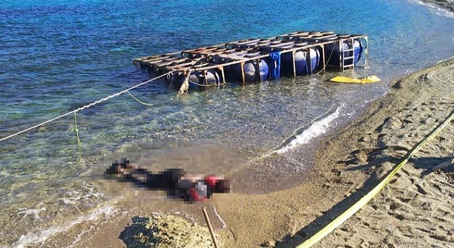 Foça'da, kaçak göçmen cesedi kıyıya vurdu