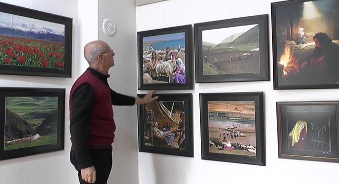 Fotoğraf sanatçısı, evini sanat galerisine çevirdi