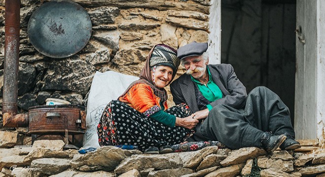 Fotoğraf sanatçısı, kazandığı parayı ihtiyaç sahiplerine dağıttı