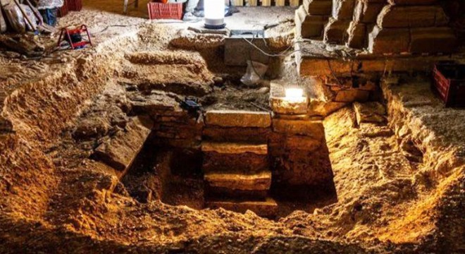 Fransa’da 400 yıllık mühürlü mezar bulundu