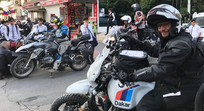 Fransız motosikletçiler Batman'da