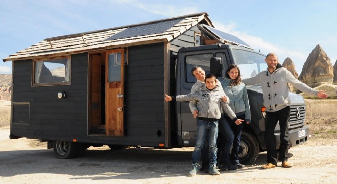 Fransız aile, karavan ile dünya turuna çıktı