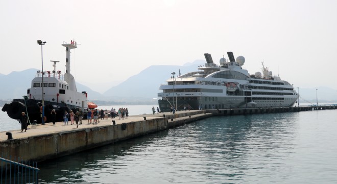 Fransız turistler gemiyle Alanya ya geldi
