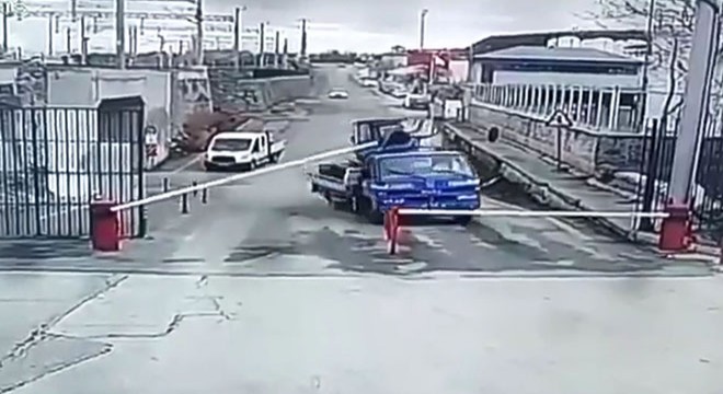 Freni boşalan kamyonetten atlayan 2 kişi yaralandı