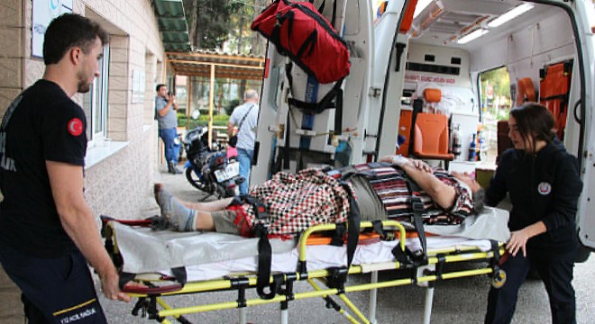 Freni boşalan traktör şarampole devrildi: 2'si ağır 4 yaralı