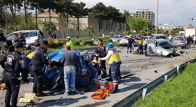 Freni boşalan TIR, 10 araca çarptı: 5 ölü, 15 yaralı