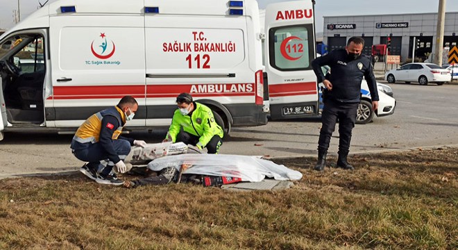 Freni boşalan kamyon otomobile çarptı: 1 ölü, 2 yaralı