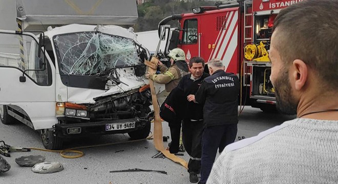 Freni boşalan kamyonet dehşet saçtı